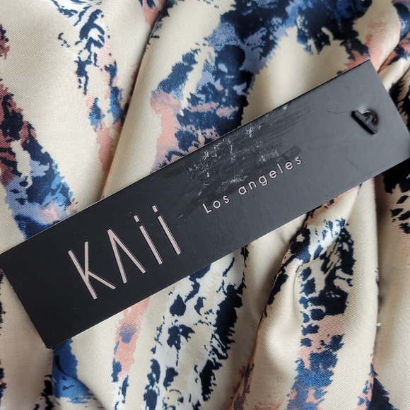 NWT Beautiful Faux Wrap Blouse - Picture 15 of 16